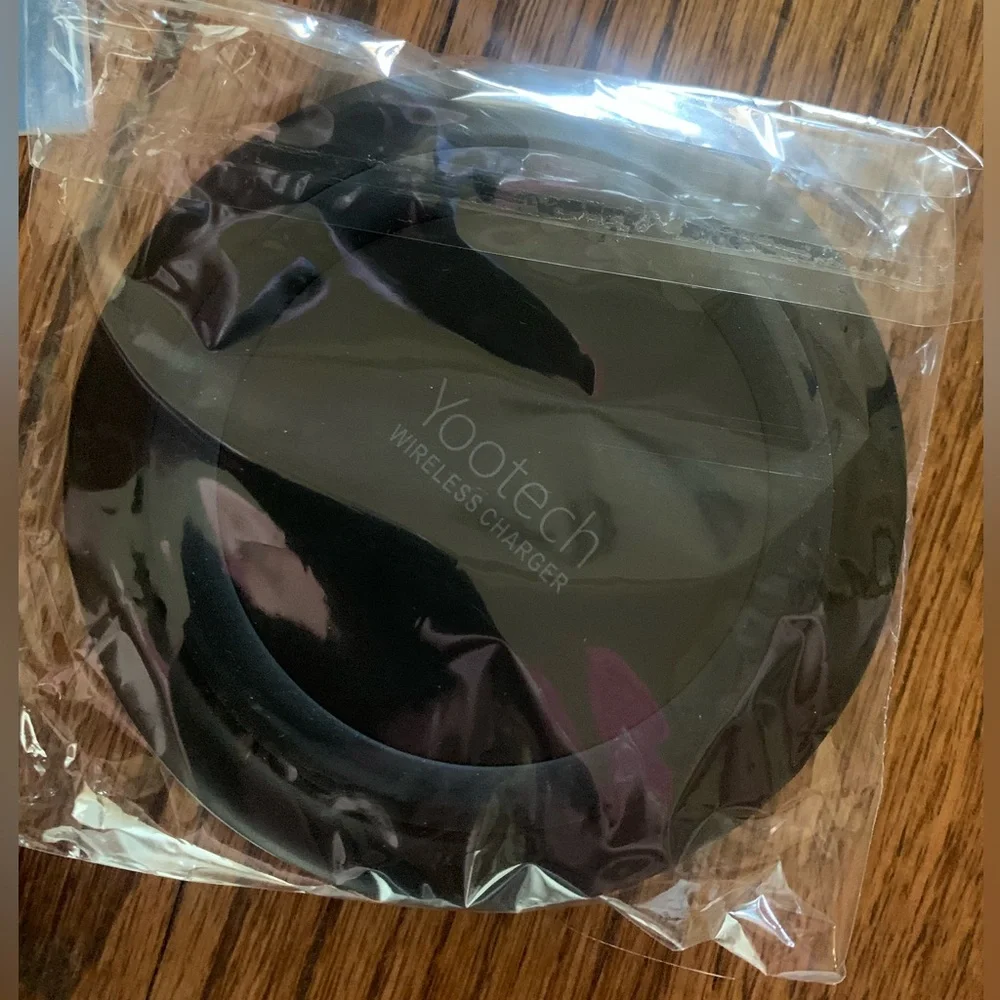 Black Wireless Charger with Green Accent
